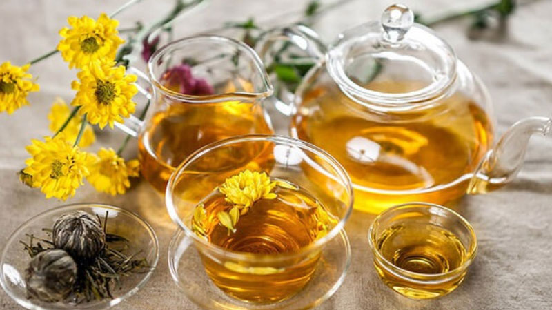 chữa mất ngủ bằng cách sử dụng trà thảo mộc và dưỡng chất thiên nhiên 